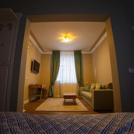 Garrison'S Suites Campulung Moldovenesc Exterior photo